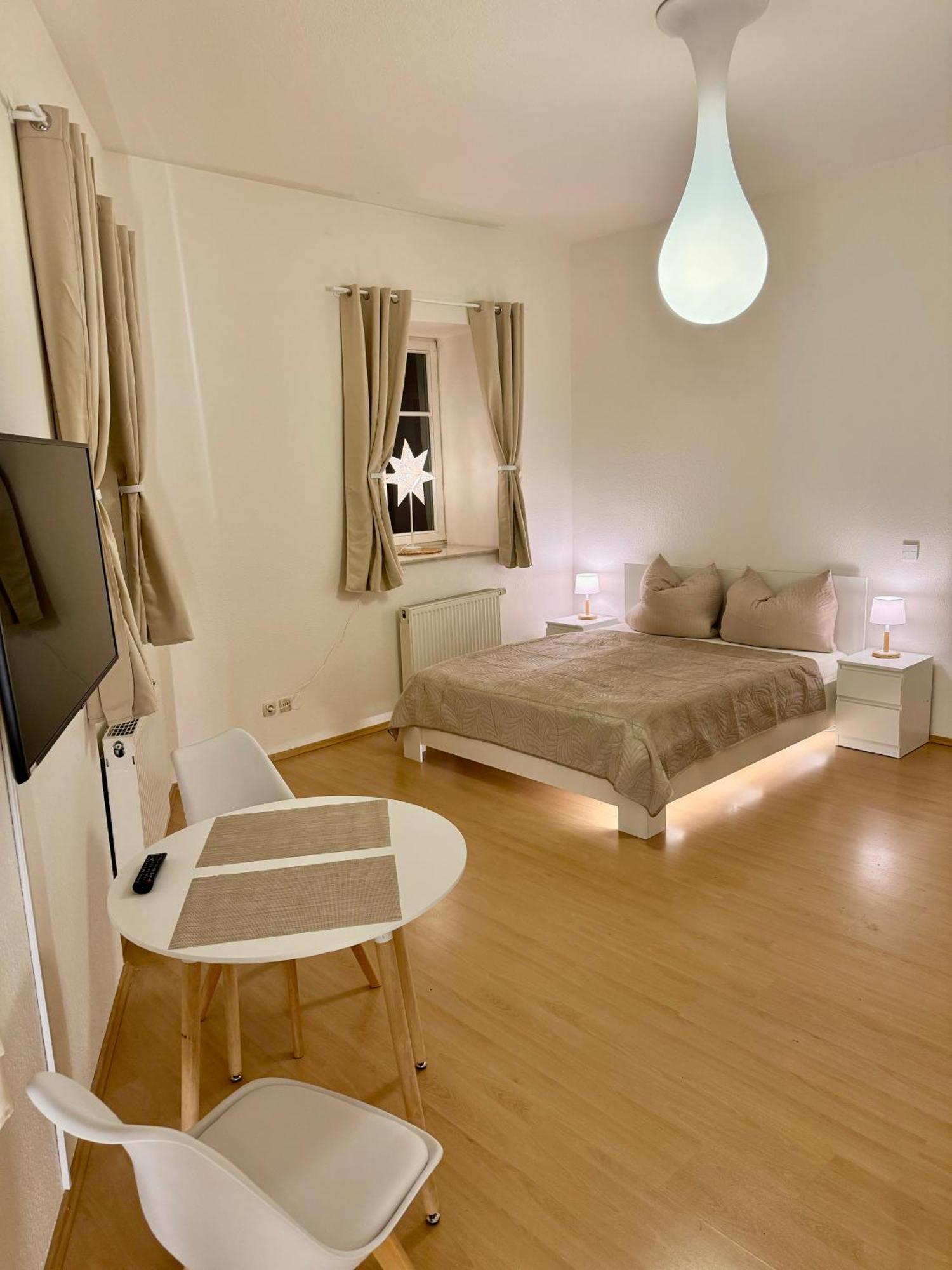 Ferienwohnung Schildblick Modernes Apartment Direkt In Der Altstadt Von Erfurt Nahe Der Kraemerbruecke - Beste Innenstadtlage المظهر الخارجي الصورة