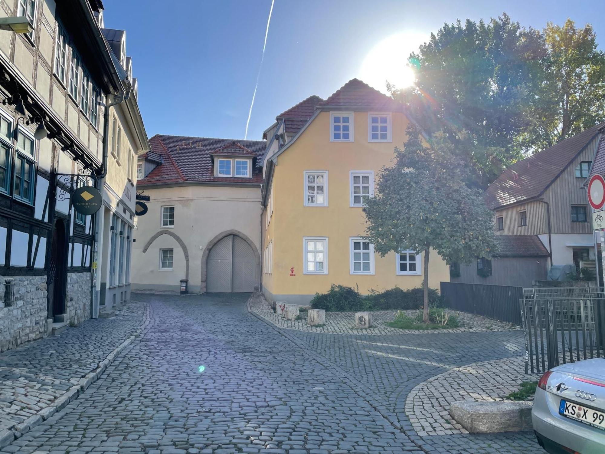 Ferienwohnung Schildblick Modernes Apartment Direkt In Der Altstadt Von Erfurt Nahe Der Kraemerbruecke - Beste Innenstadtlage المظهر الخارجي الصورة