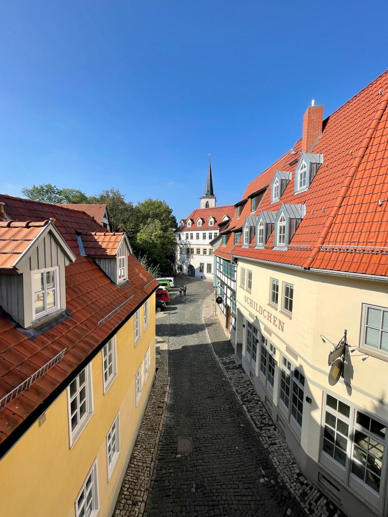 Ferienwohnung Schildblick Modernes Apartment Direkt In Der Altstadt Von Erfurt Nahe Der Kraemerbruecke - Beste Innenstadtlage المظهر الخارجي الصورة