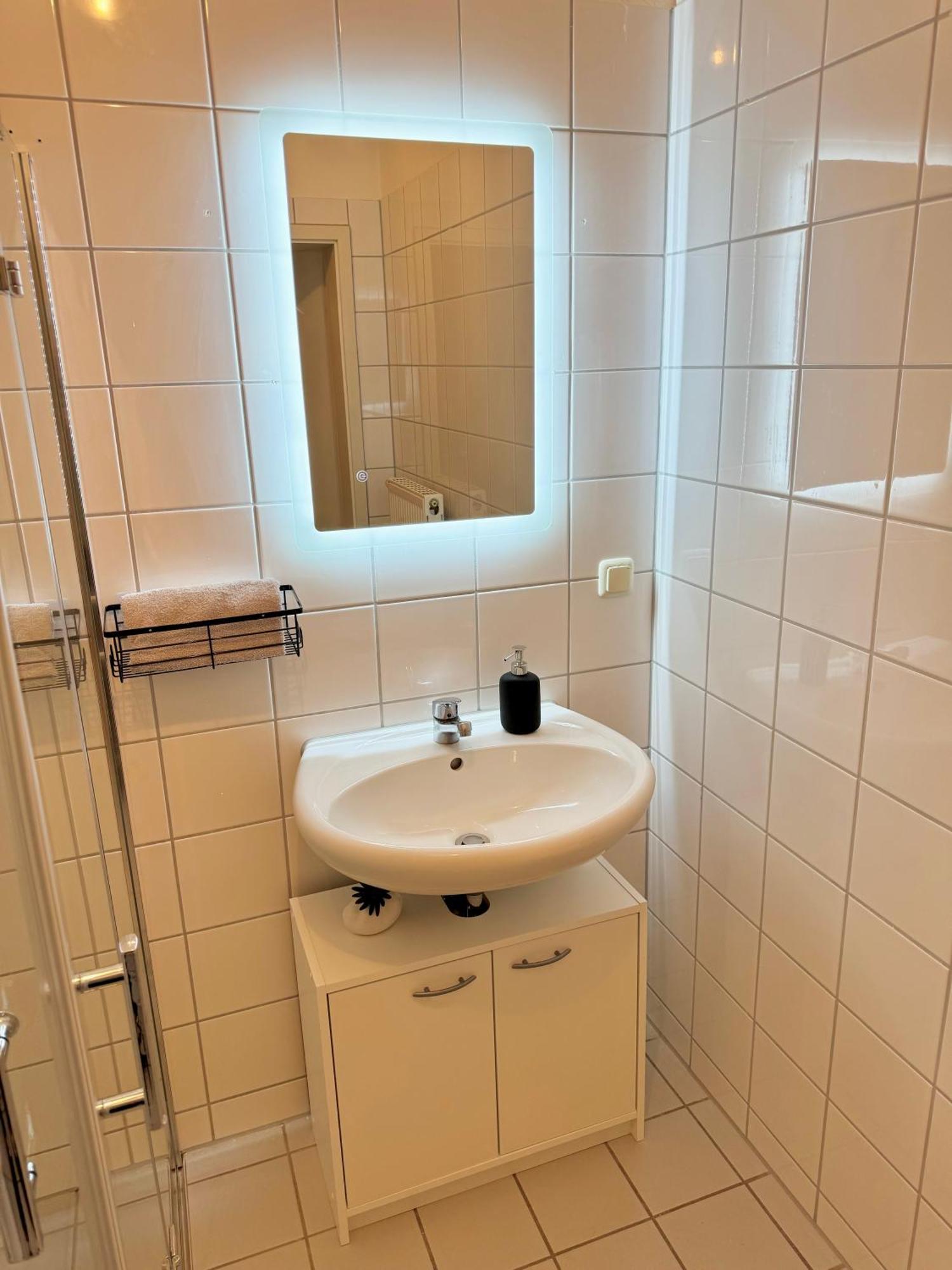 Ferienwohnung Schildblick Modernes Apartment Direkt In Der Altstadt Von Erfurt Nahe Der Kraemerbruecke - Beste Innenstadtlage المظهر الخارجي الصورة