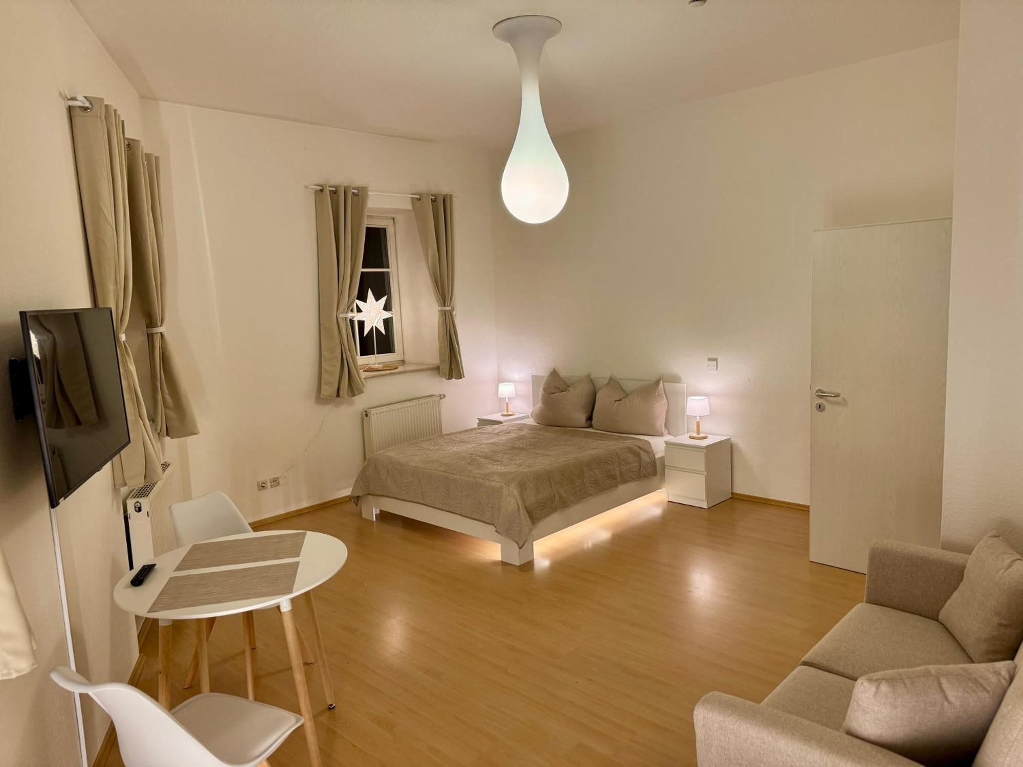 Ferienwohnung Schildblick Modernes Apartment Direkt In Der Altstadt Von Erfurt Nahe Der Kraemerbruecke - Beste Innenstadtlage المظهر الخارجي الصورة